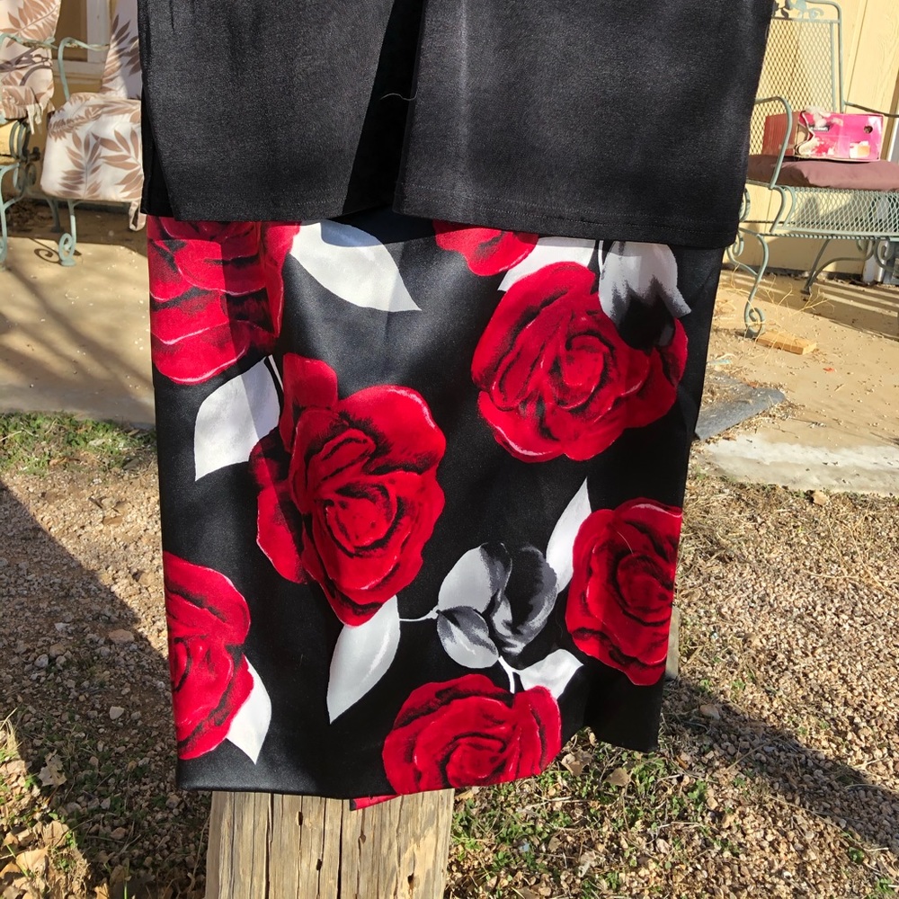 WHBM Pencil Skirt-Black w/Red Rose print